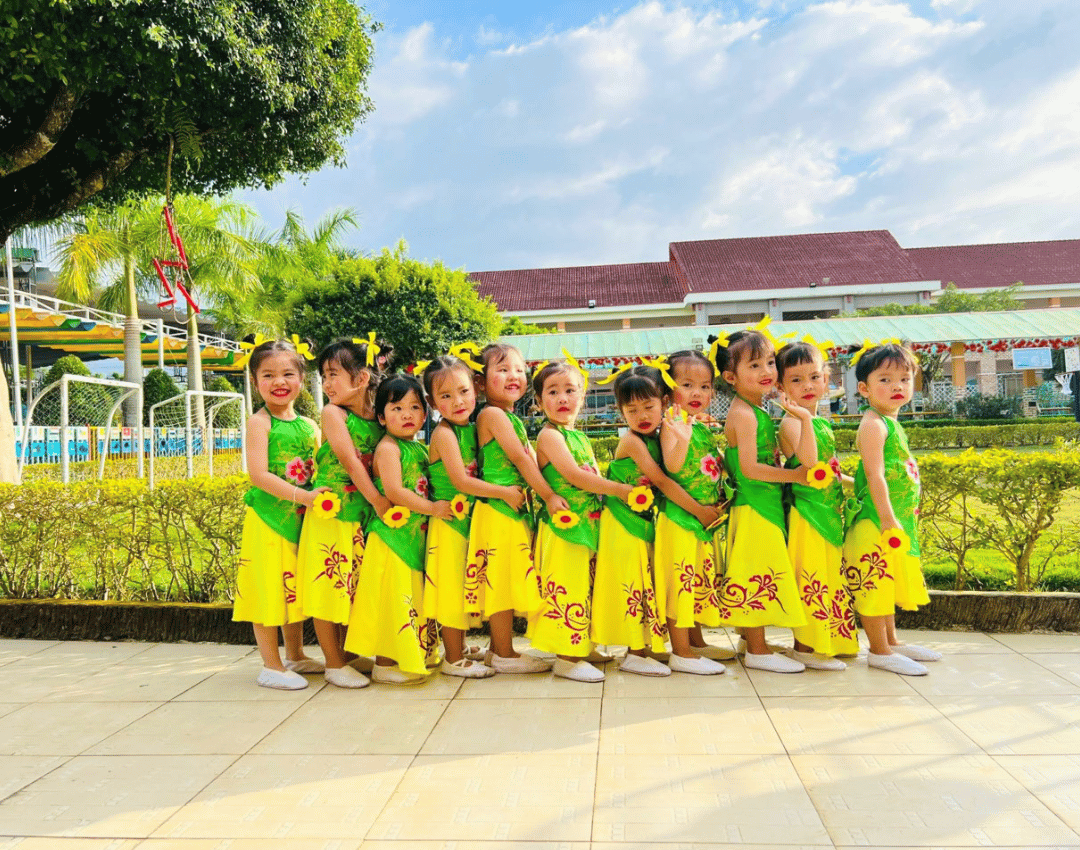 https://bit.ly/bathienkindergarten-teachersday2023